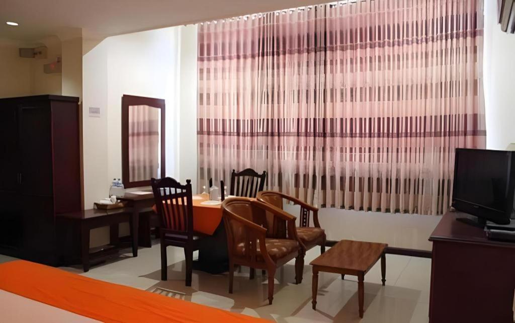 Hotel Dynasty Tarakan Exterior foto